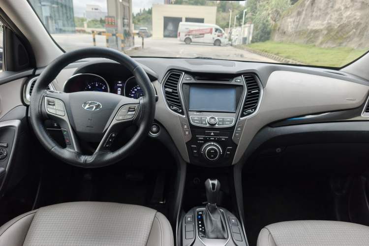 Used Hyundai Grand SantaFe 2013 2.2T 6-Seater Four-Wheel-Drive Luxury Edition Interior 2