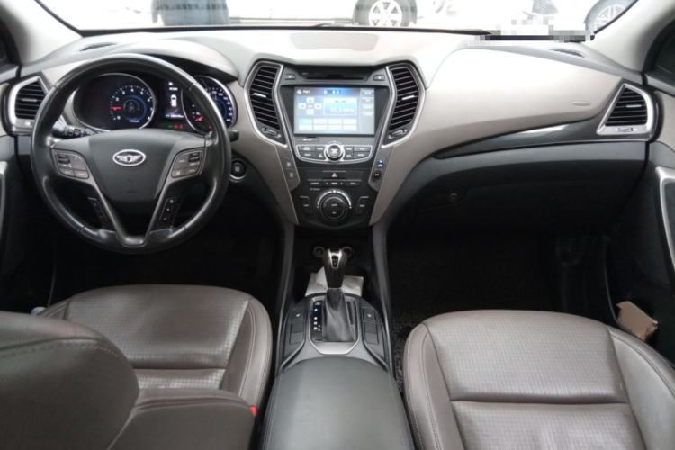 Used Hyundai Grand SantaFe 2013 3.0L 7-Seater Four-Wheel-Drive Comfort Edition Interior 2