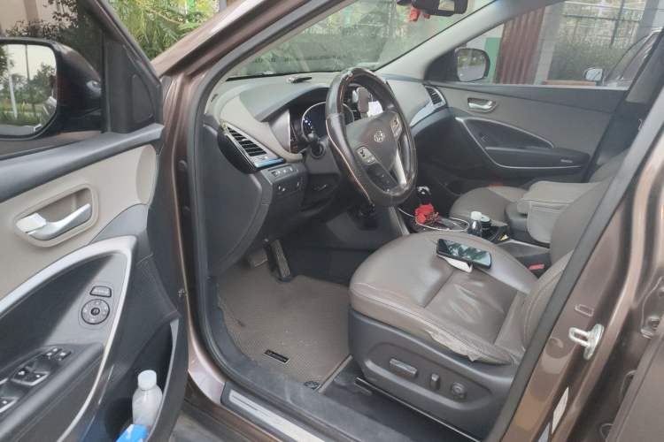Used Hyundai Grand SantaFe 2013 2.2T 7-Seater Four-Wheel-Drive Comfort Edition Interior 3