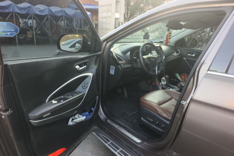 Used Hyundai Grand SantaFe 2013 2.2T 7-Seater Four-Wheel-Drive Flagship Edition Interior 3