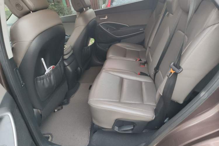 Used Hyundai Grand SantaFe 2013 2.2T 7-Seater Four-Wheel-Drive Comfort Edition Interior 4