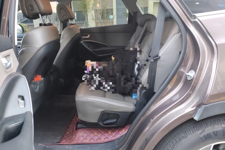 Used Hyundai Grand SantaFe 2013 2.2T 7-Seater Four-Wheel-Drive Comfort Edition Interior 4
