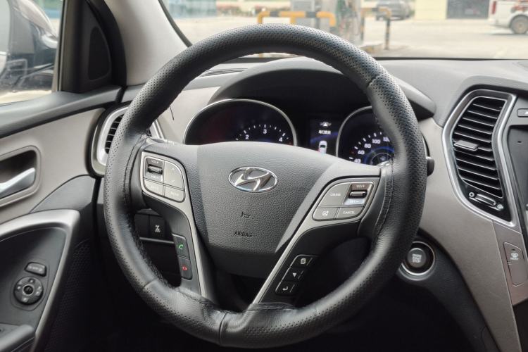 Used Hyundai Grand SantaFe 2013 2.2T 6-Seater Four-Wheel-Drive Luxury Edition Interior 5