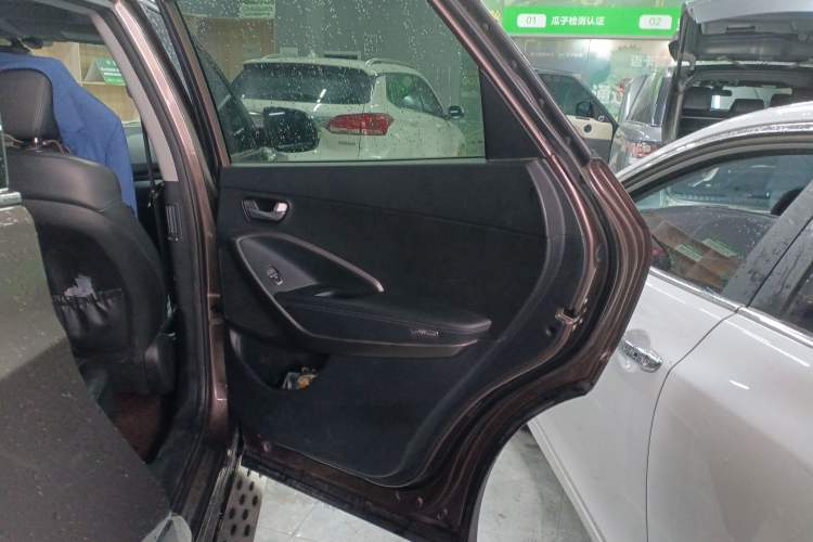 Used Hyundai Grand SantaFe 2013 2.2T 7-Seater Four-Wheel-Drive Comfort Edition Interior 6