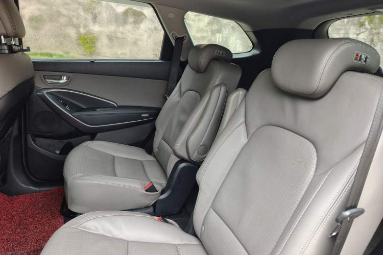 Used Hyundai Grand SantaFe 2013 2.2T 6-Seater Four-Wheel-Drive Luxury Edition Interior 6