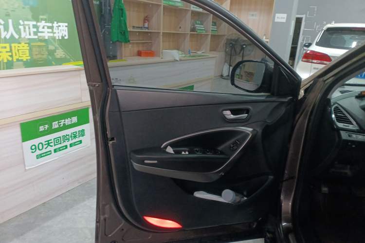 Used Hyundai Grand SantaFe 2013 2.2T 7-Seater Four-Wheel-Drive Comfort Edition Interior 7