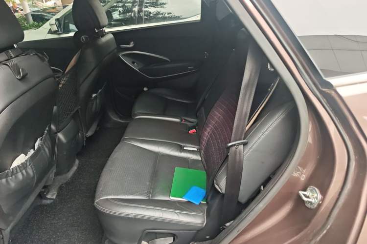 Used Hyundai Grand SantaFe 2013 3.0L 7-Seater Four-Wheel-Drive Comfort Edition Left Rear Seat