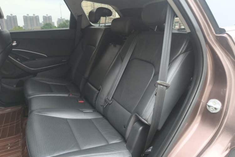 Used Hyundai Grand SantaFe 2013 3.0L 7-Seater Four-Wheel-Drive Comfort Edition Left Rear Seat