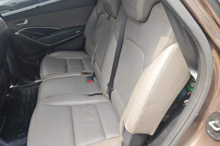 Used Hyundai Grand SantaFe 2013 2.2T 7-Seater Four-Wheel-Drive Luxury Edition Left Rear Seat
