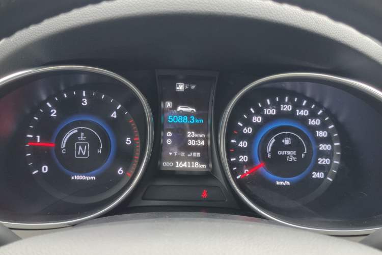 Used Hyundai Grand SantaFe 2013 2.2T 6-Seater Four-Wheel-Drive Luxury Edition Odometer Close Up