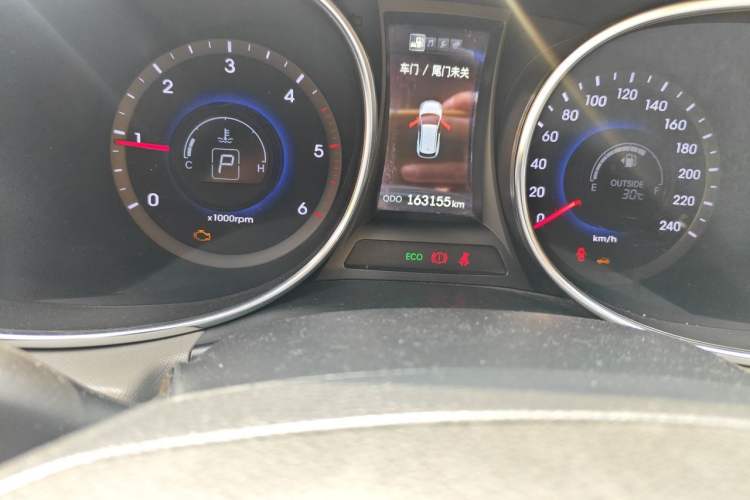 Used Hyundai Grand SantaFe 2013 2.2T 7-Seater Four-Wheel-Drive Luxury Edition Odometer Close Up