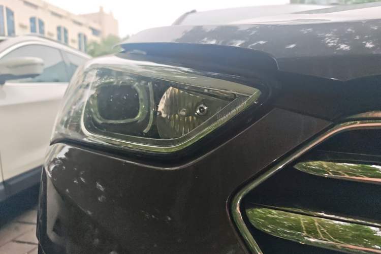 Used Hyundai Grand SantaFe 2013 3.0L 7-Seater Four-Wheel-Drive Comfort Edition Right Front Headlight