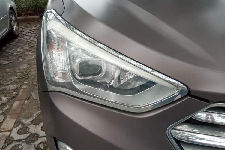 Used Hyundai Grand SantaFe 2013 3.0L 7-Seater Four-Wheel-Drive Comfort Edition Right Front Headlight