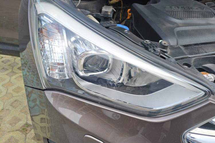 Used Hyundai Grand SantaFe 2013 2.2T 7-Seater Four-Wheel-Drive Luxury Edition Right Front Headlight
