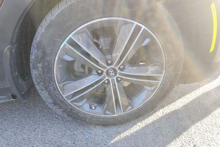 Used Hyundai Grand SantaFe 2013 3.0L 7-Seater 4x4 Flagship Edition Right Front Wheel Hub