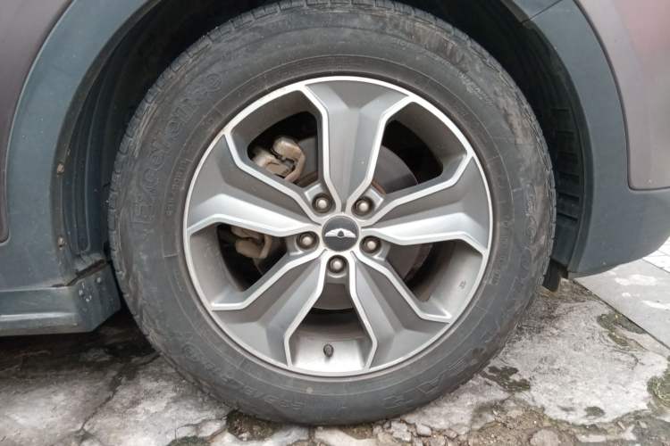 Used Hyundai Grand SantaFe 2013 3.0L 7-Seater Four-Wheel-Drive Comfort Edition Right Front Wheel Hub