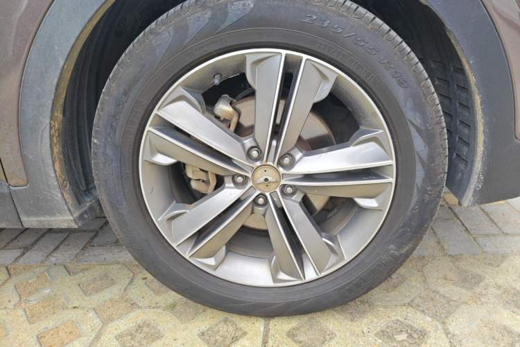 Used Hyundai Grand SantaFe 2013 2.2T 7-Seater Four-Wheel-Drive Luxury Edition Right Front Wheel Hub