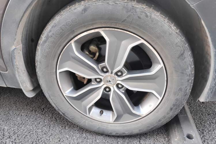 Used Hyundai Grand SantaFe 2013 2.2T 7-Seater Four-Wheel-Drive Comfort Edition Right Front Wheel Hub