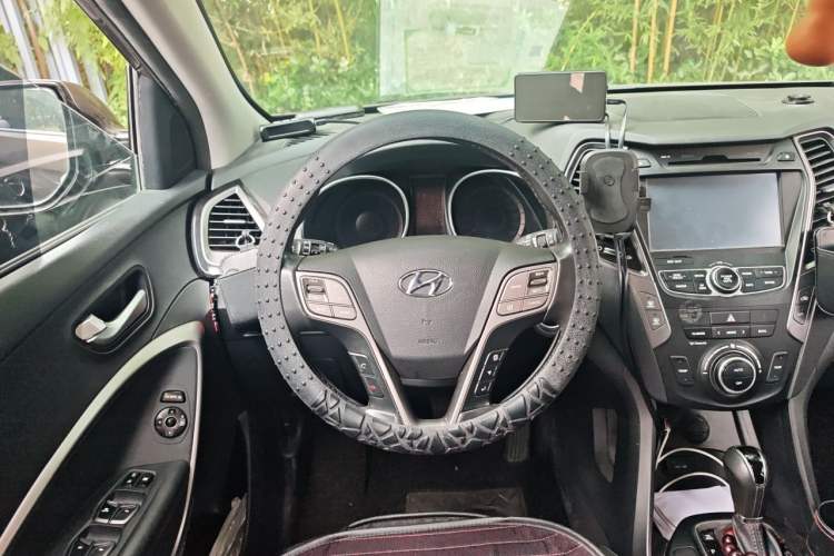 Used Hyundai Grand SantaFe 2013 3.0L 7-Seater Four-Wheel-Drive Comfort Edition Steering Wheel
