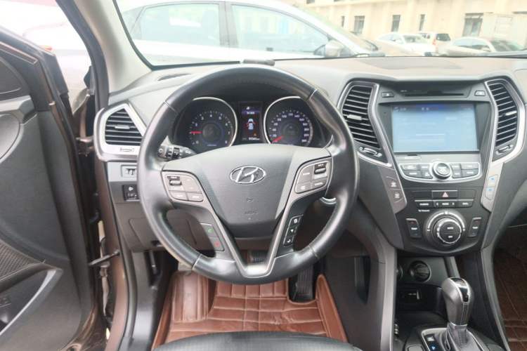 Used Hyundai Grand SantaFe 2013 3.0L 7-Seater Four-Wheel-Drive Comfort Edition Steering Wheel