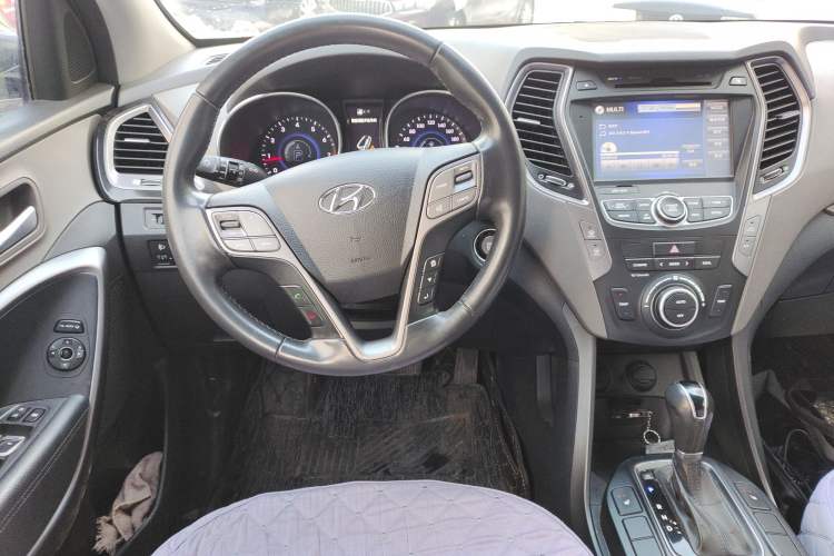 Used Hyundai Grand SantaFe 2013 3.0L 7-Seater Four-Wheel-Drive Comfort Edition Steering Wheel