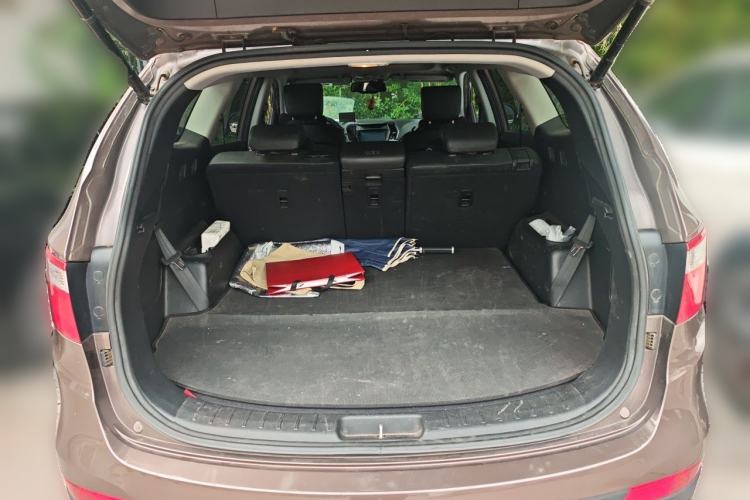 Used Hyundai Grand SantaFe 2013 3.0L 7-Seater Four-Wheel-Drive Comfort Edition Trunk