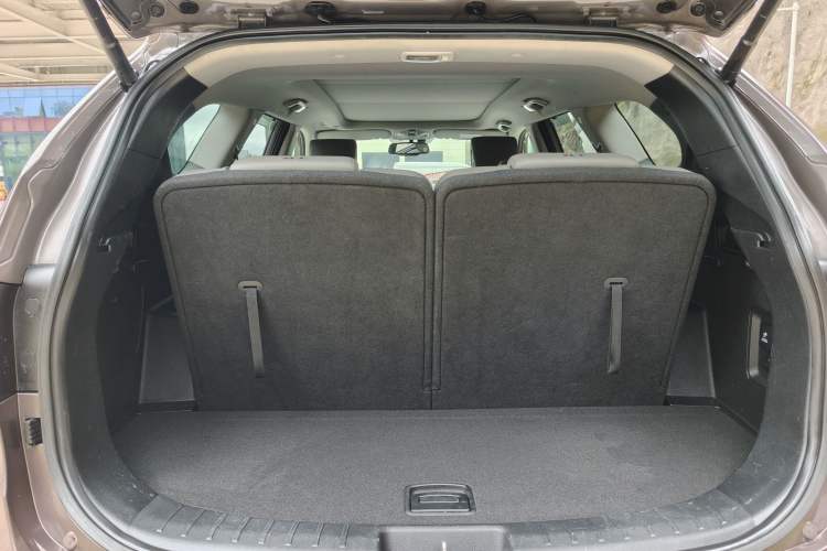 Used Hyundai Grand SantaFe 2013 2.2T 6-Seater Four-Wheel-Drive Luxury Edition Trunk