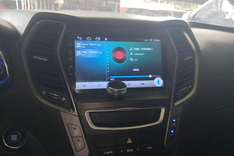 Used Hyundai Grand SantaFe 2013 2.2T 7-Seater Four-Wheel-Drive Comfort Edition Audio And AC Panel
