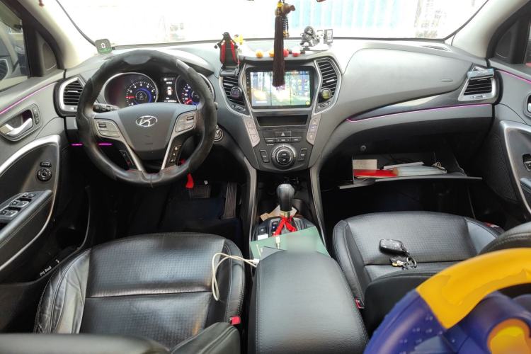 Used Hyundai Grand SantaFe 2013 3.0L 7-Seater 4x4 Flagship Edition Center Console