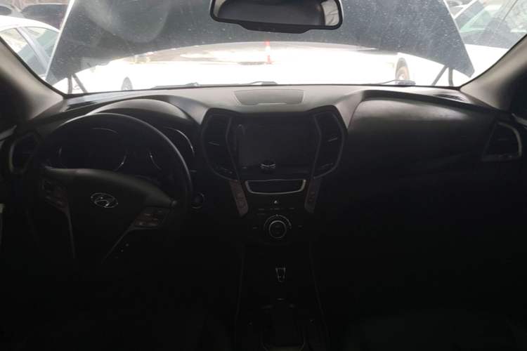 Used Hyundai Grand SantaFe 2013 2.2T 7-Seater Four-Wheel-Drive Comfort Edition Center Console