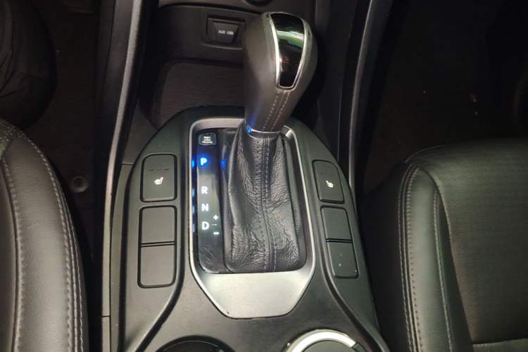 Used Hyundai Grand SantaFe 2013 2.2T 7-Seater Four-Wheel-Drive Comfort Edition Gear Lever