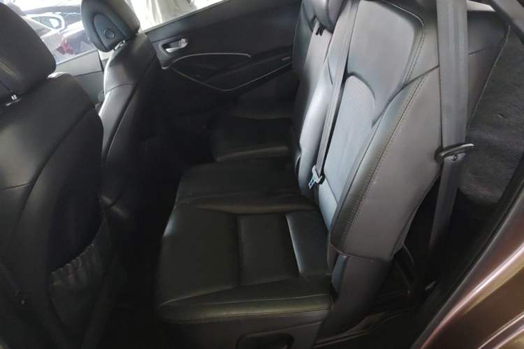 Used Hyundai Grand SantaFe 2013 2.2T 7-Seater Four-Wheel-Drive Comfort Edition Left Rear Seat
