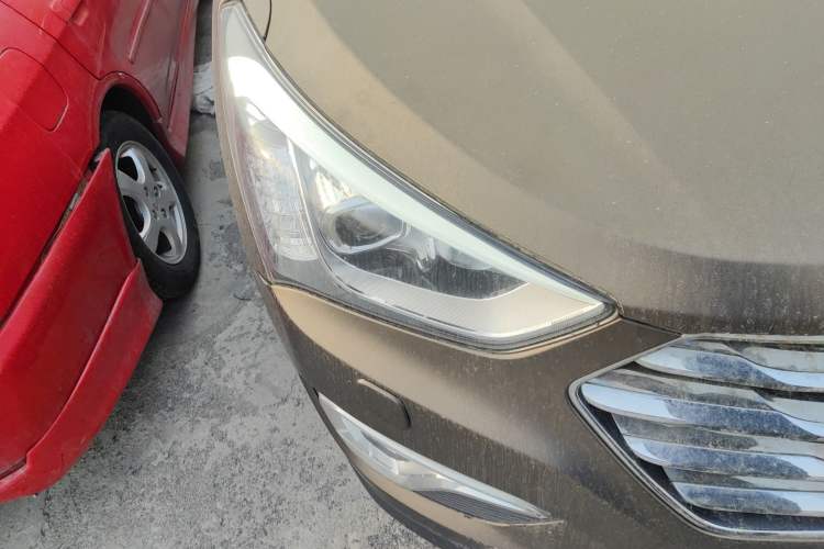 Used Hyundai Grand SantaFe 2013 3.0L 7-Seater 4x4 Flagship Edition Right Front Headlight