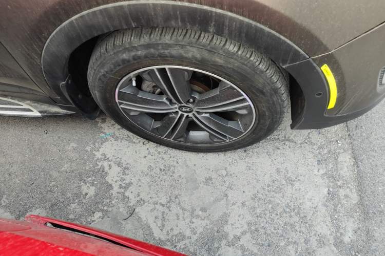 Used Hyundai Grand SantaFe 2013 3.0L 7-Seater 4x4 Flagship Edition Right Front Wheel Hub