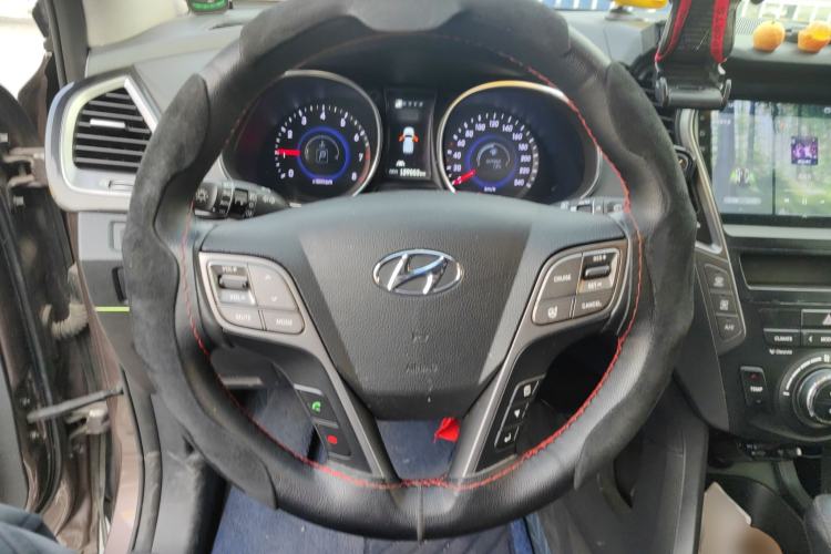Used Hyundai Grand SantaFe 2013 3.0L 7-Seater 4x4 Flagship Edition Steering Wheel
