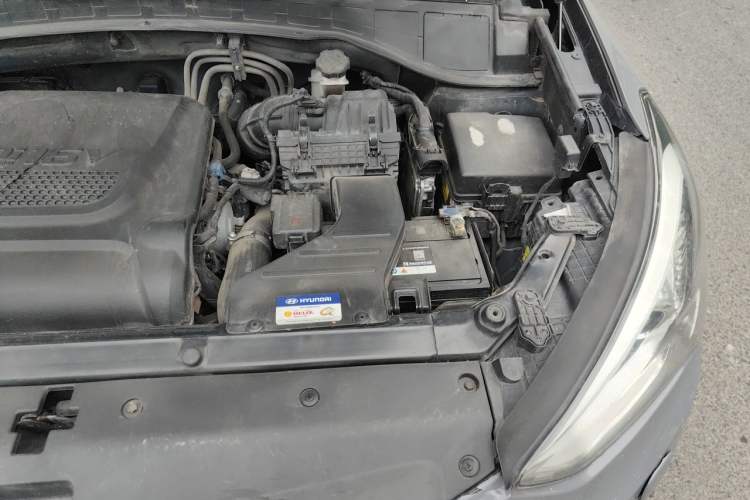Used Hyundai Grand SantaFe 2013 2.2T 7-Seater Four-Wheel-Drive Brown Interior Flagship Edition Engine Bay Left