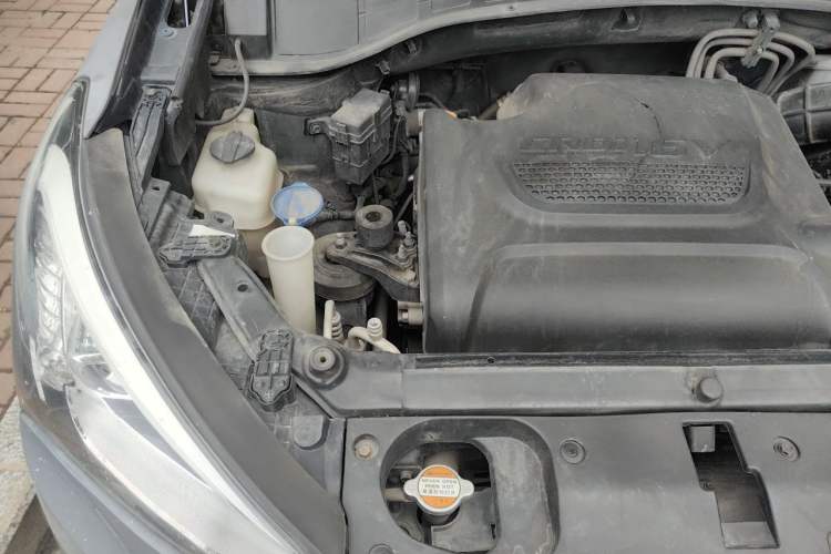 Used Hyundai Grand SantaFe 2013 2.2T 7-Seater Four-Wheel-Drive Brown Interior Flagship Edition Engine Bay Right