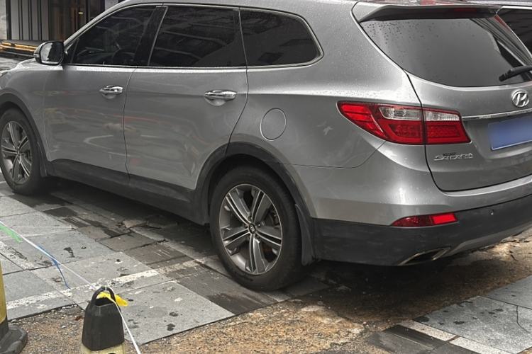 Used Hyundai Grand SantaFe 2013 3.0L 6-Seater Four-Wheel Drive Luxury Edition Exterior 1