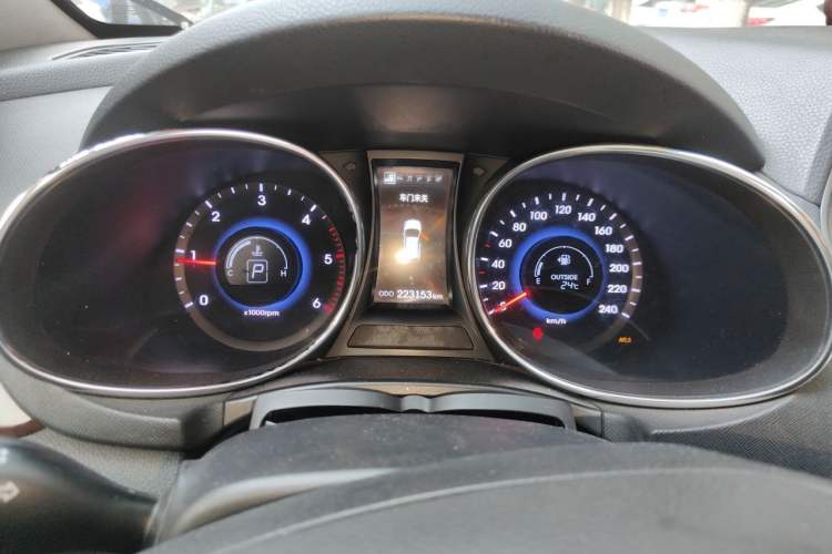 Used Hyundai Grand SantaFe 2013 2.2T 7-Seater Four-Wheel-Drive Brown Interior Flagship Edition Instrument Cluster