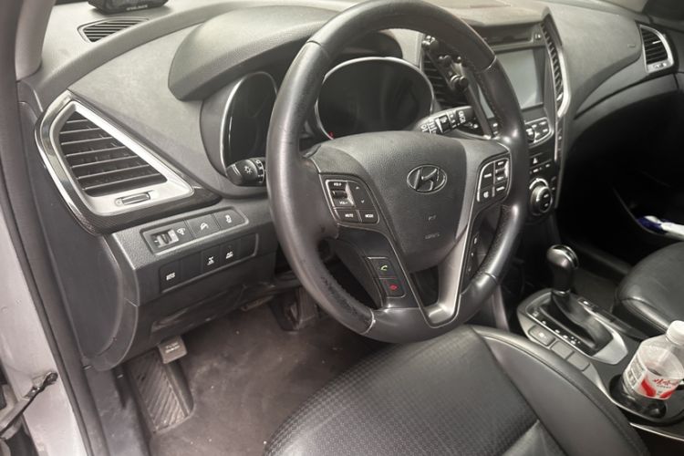 Used Hyundai Grand SantaFe 2013 3.0L 6-Seater Four-Wheel Drive Luxury Edition Interior 2