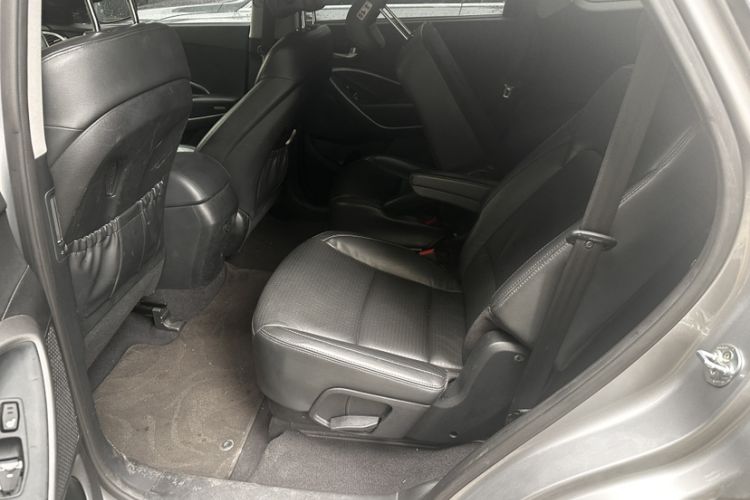 Used Hyundai Grand SantaFe 2013 3.0L 6-Seater Four-Wheel Drive Luxury Edition Interior 3