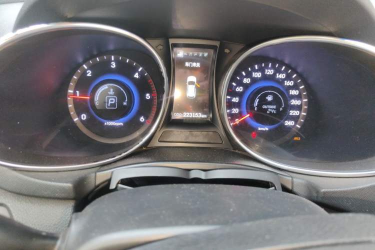 Used Hyundai Grand SantaFe 2013 2.2T 7-Seater Four-Wheel-Drive Brown Interior Flagship Edition Odometer Close Up