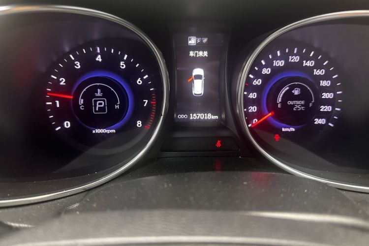 Used Hyundai Grand SantaFe 2013 3.0L 6-Seater Four-Wheel Drive Luxury Edition Odometer Close Up