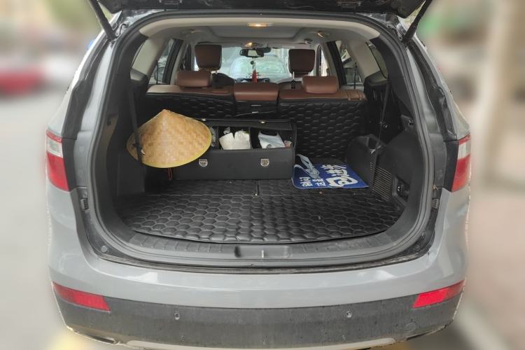 Used Hyundai Grand SantaFe 2013 2.2T 7-Seater Four-Wheel-Drive Brown Interior Flagship Edition Trunk
