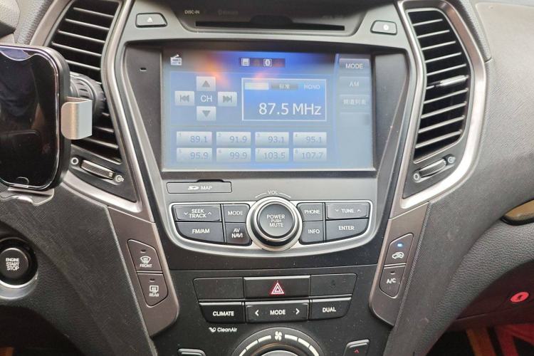 Used Hyundai Grand SantaFe 2013 2.2T 7-Seater Four-Wheel-Drive Comfort Edition Audio And AC Panel
