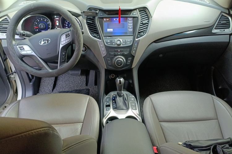 Used Hyundai Grand SantaFe 2013 3.0L 7-Seater 4x4 Flagship Edition Center Console