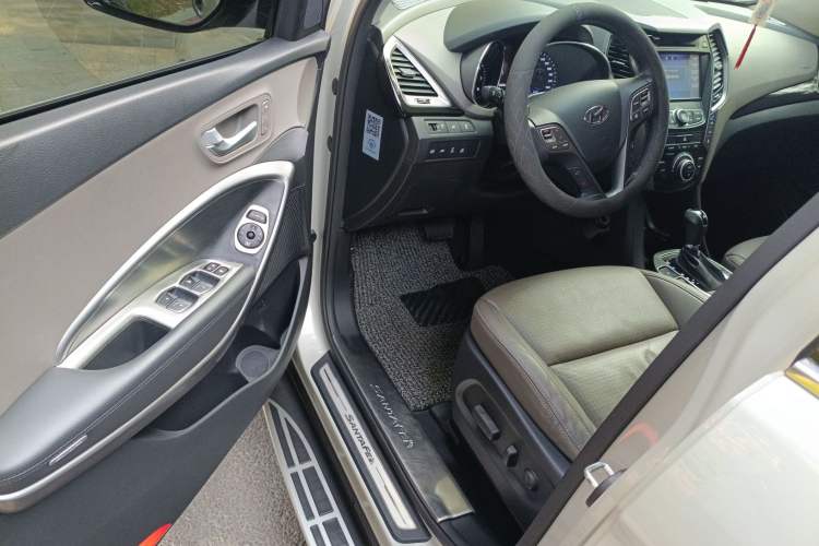 Used Hyundai Grand SantaFe 2013 3.0L 7-Seater 4x4 Flagship Edition Driver Seat