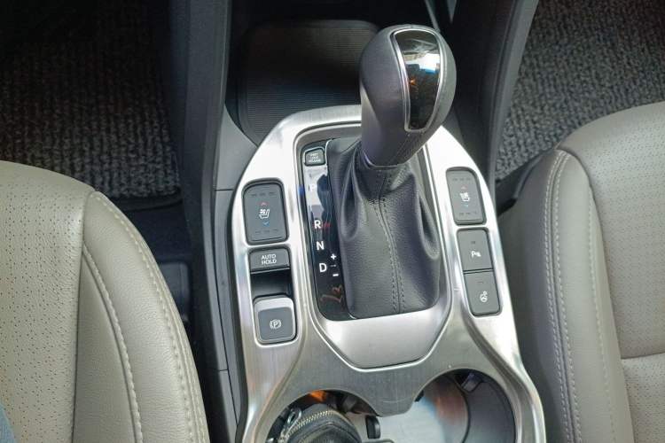 Used Hyundai Grand SantaFe 2013 3.0L 7-Seater 4x4 Flagship Edition Gear Lever