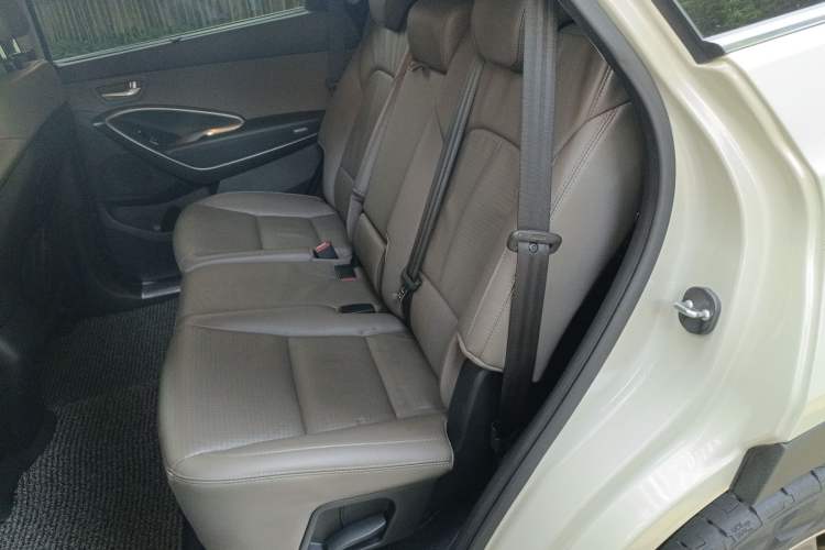 Used Hyundai Grand SantaFe 2013 3.0L 7-Seater 4x4 Flagship Edition Left Rear Seat