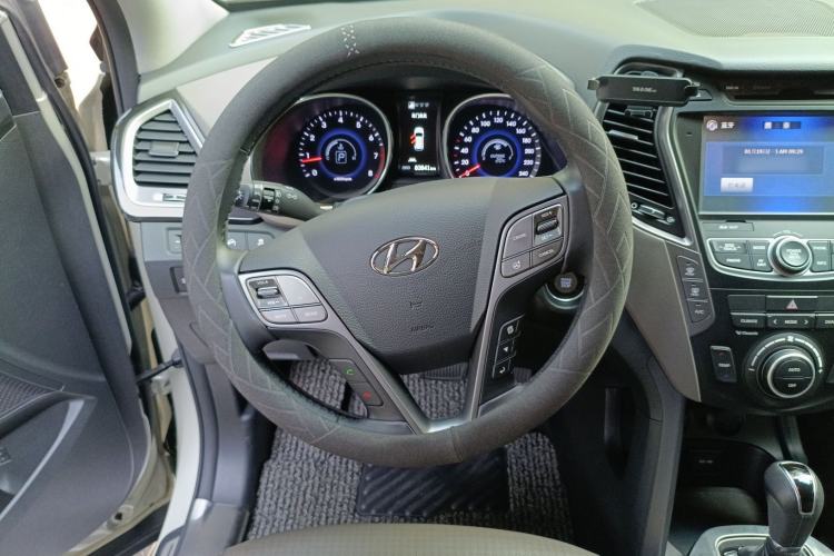 Used Hyundai Grand SantaFe 2013 3.0L 7-Seater 4x4 Flagship Edition Steering Wheel